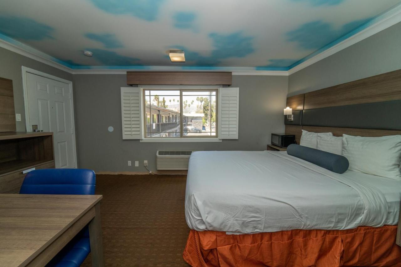 Hollywood Palms & 2* Los Angeles