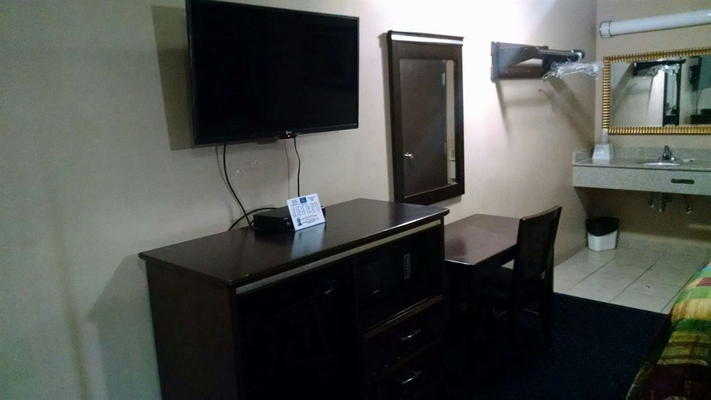 Hollywood Palms & Motel 2*