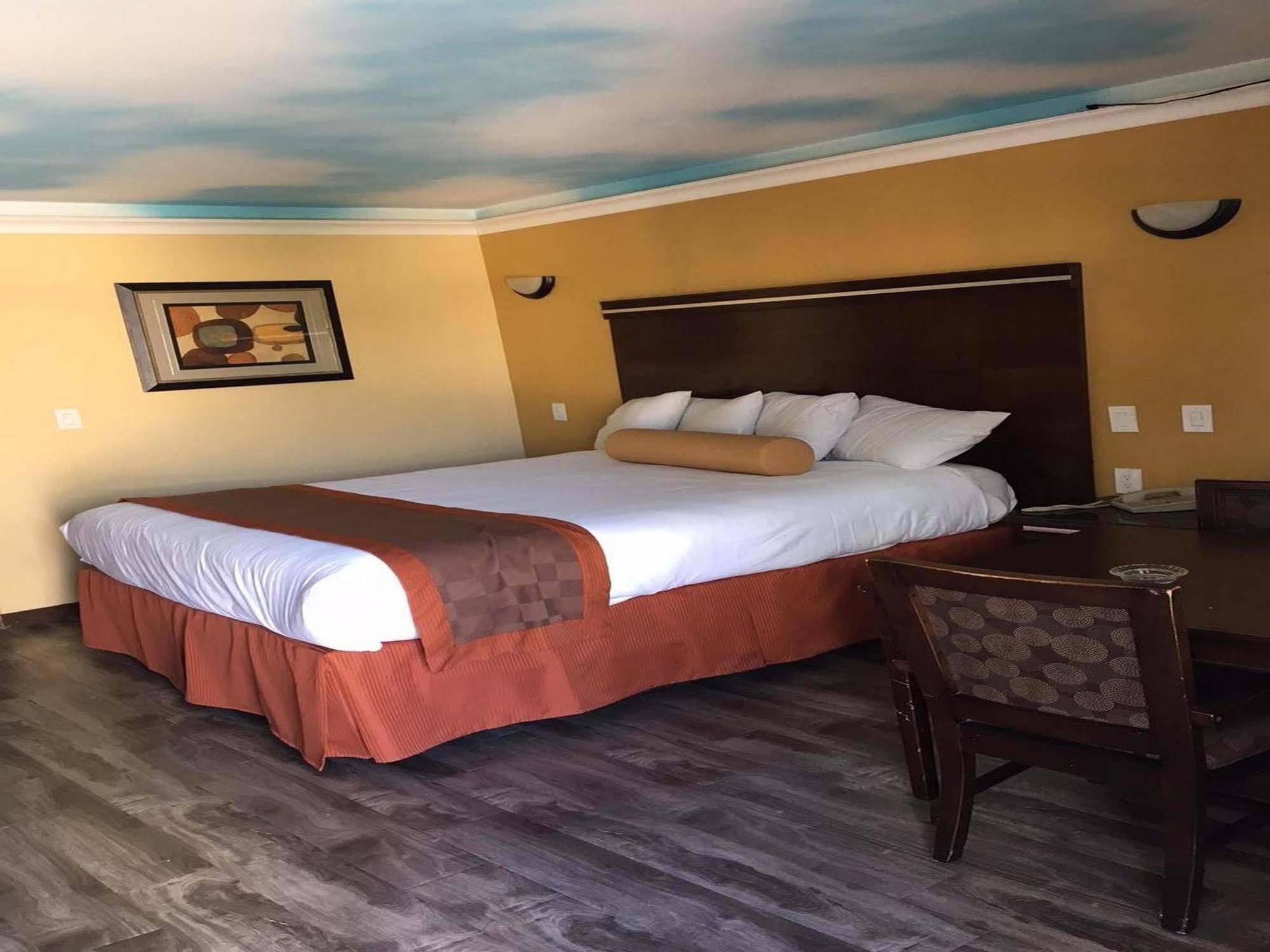 Hollywood Palms & Motel 2*