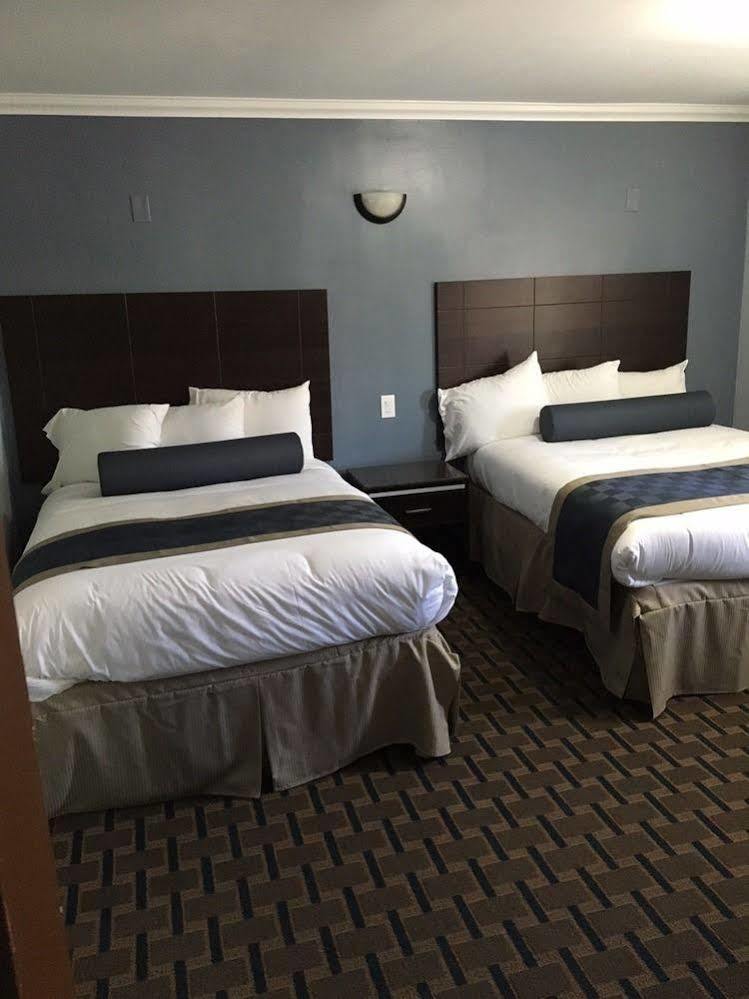 Hollywood Palms & Motel 2*